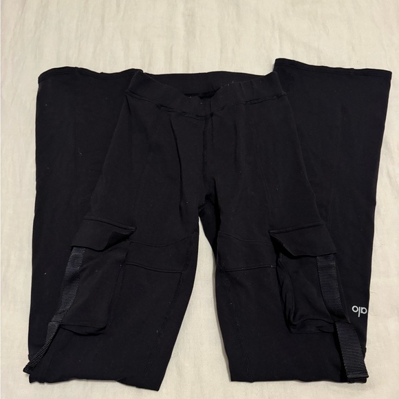 Alo Cargo Pant Leggings Catch the Vibe Flare